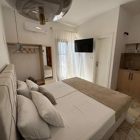 Stefanis House İskados