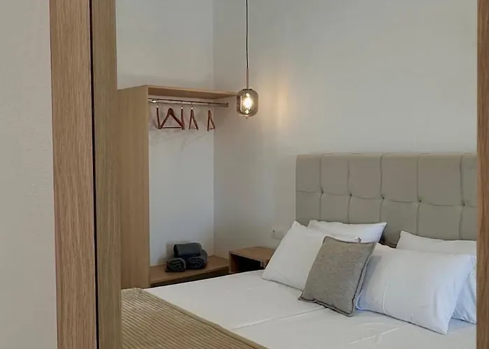 Konukevi Stefanis House İskados