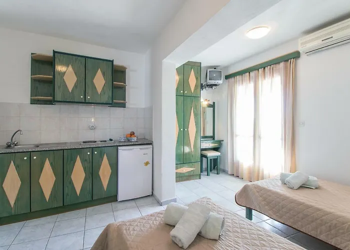 Konukevi Stefanis House 3*