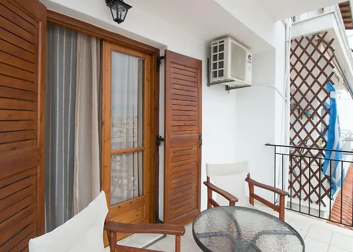 Konukevi Stefanis House 3*